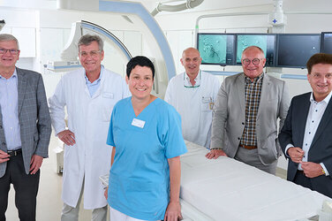 Agiographiegerät in Gehrden mit Gruppe; Leitung des Instituts für Radiologie